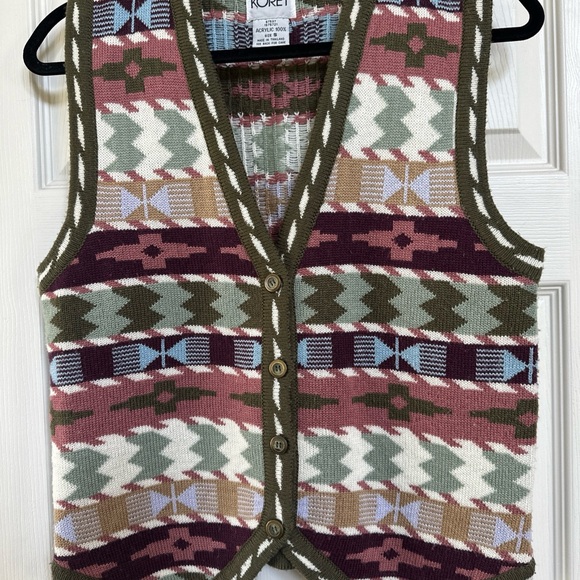 Koret Tops - Koret vintage button front Olive and pink Knit Vest small